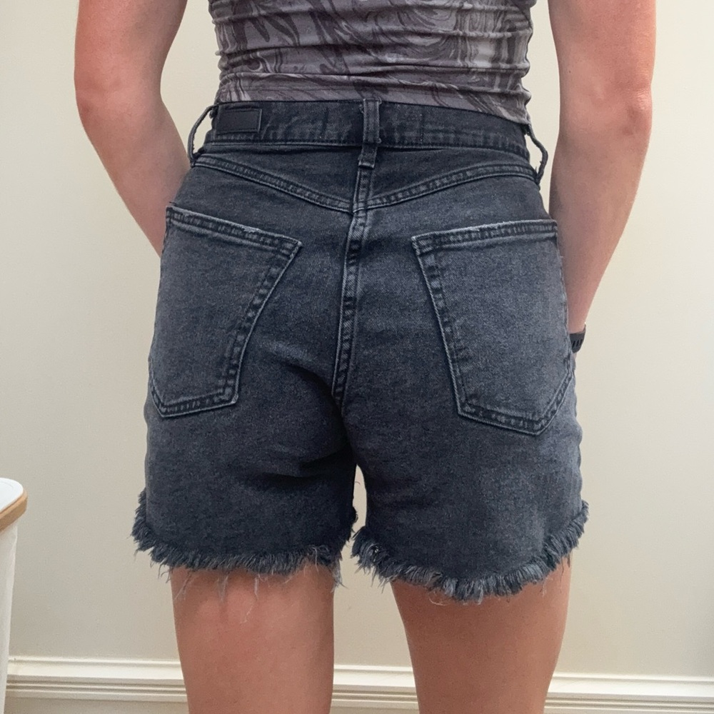 Abercrombie & Fitch Black High Rise Shorts - Picture 2 of 4